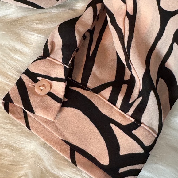 Dana Buchman Black and Pink Long Sleeve Tie Front‎ Blouse - Picture 4 of 9